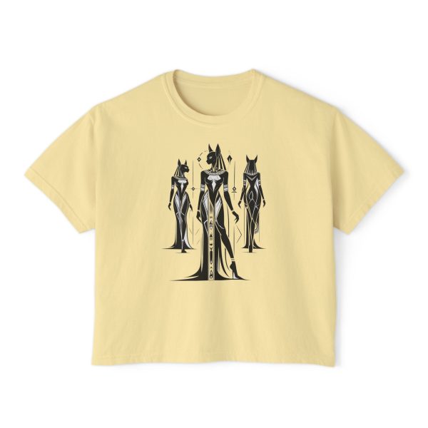 Stylish Women's Boxy Tee with Artistic Print, Casual Top, Fashionable T-Shirt, Unique Graphic Tee, Trendy Summer Wear - Görsel 3